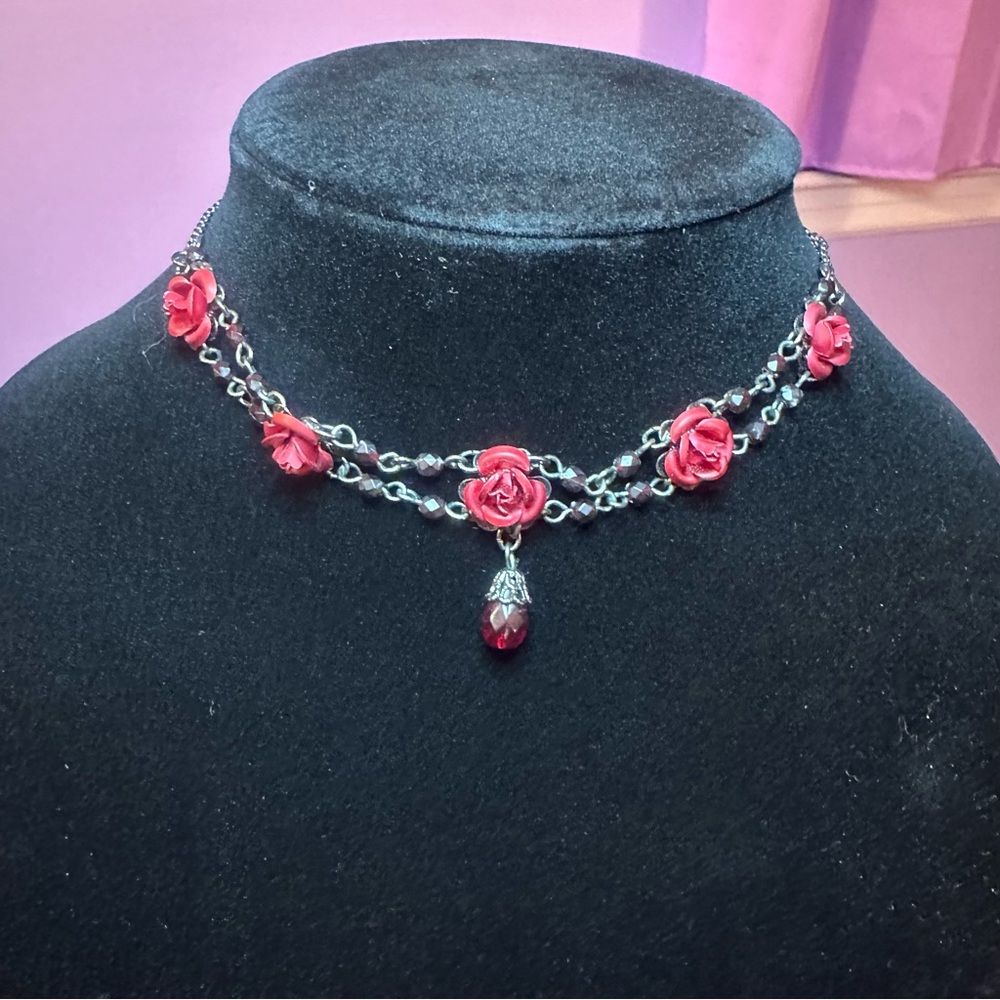 Rose chocker necklace